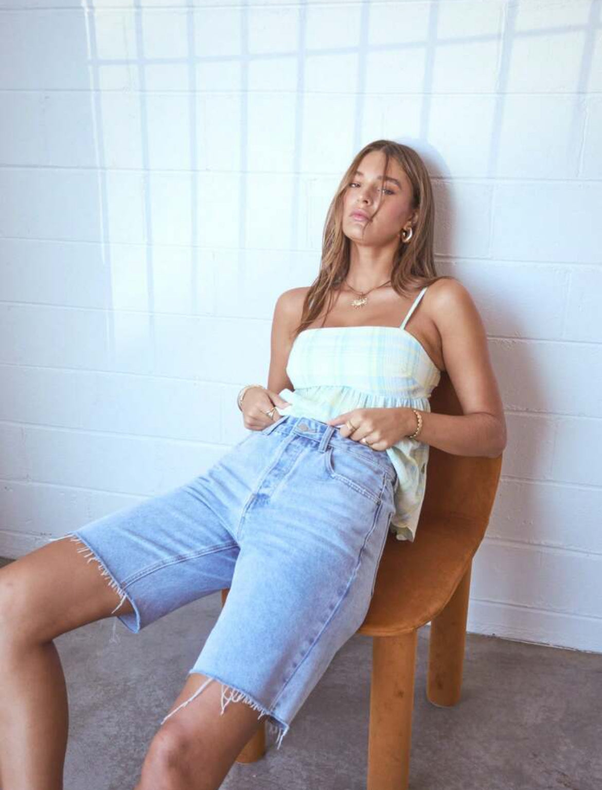 SHORT EN JEAN EFFET EFFILOCHÉ