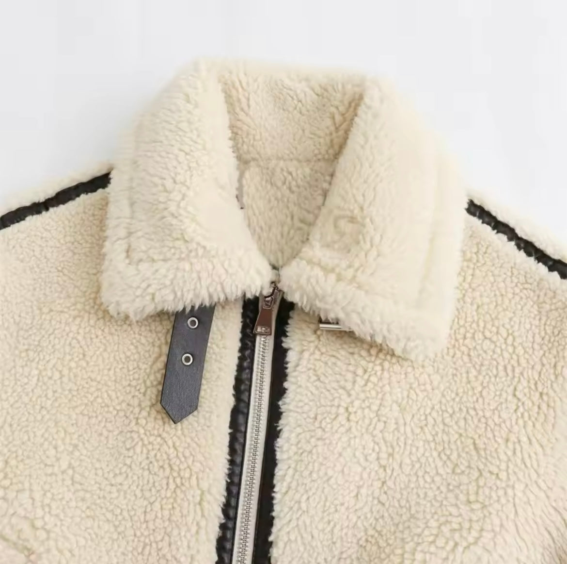 GIACCA EFFETTO LANA CON COLLO A REVERS
