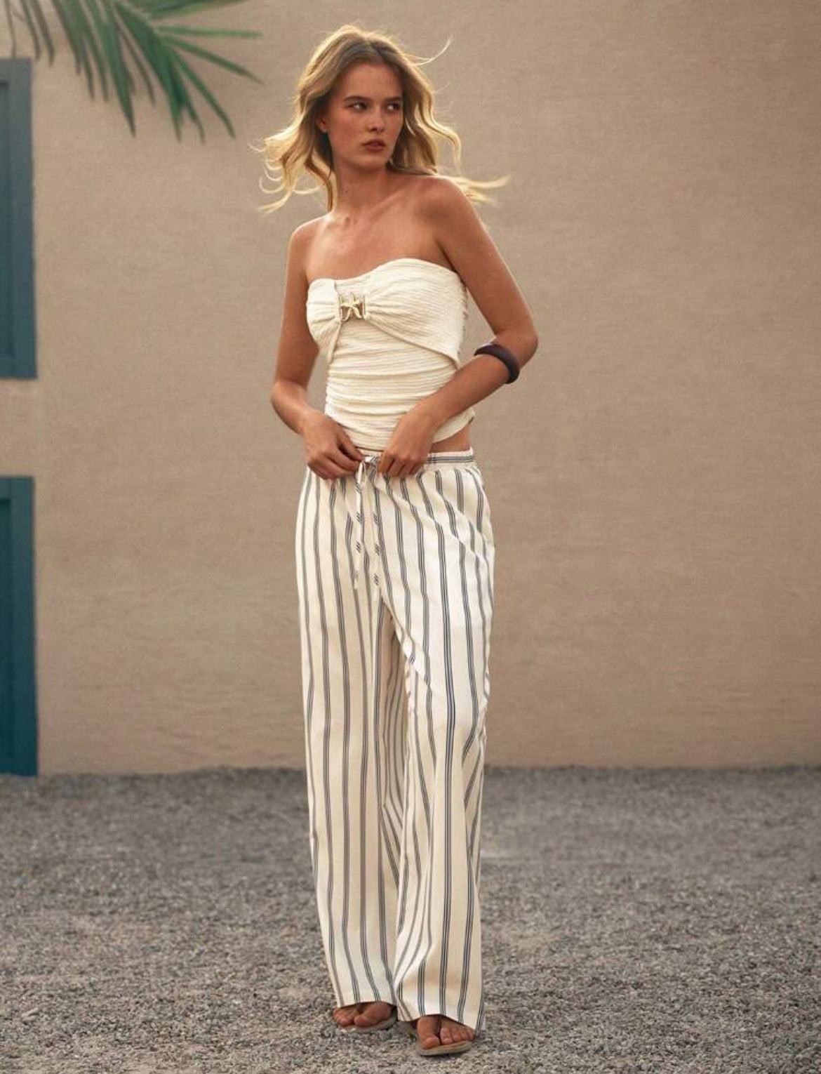 CROP-TOP TEXTURÉ AVEC BANDEAU SERRÉ