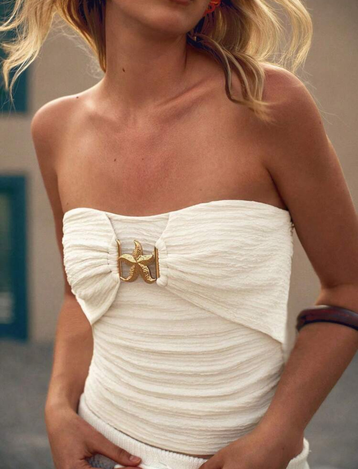 CROP-TOP TEXTURÉ AVEC BANDEAU SERRÉ