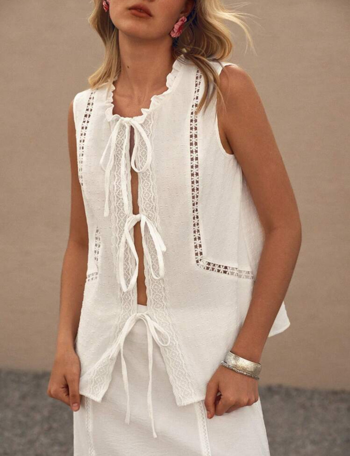 BLOUSE À VOLANTS AVEC NŒUD
