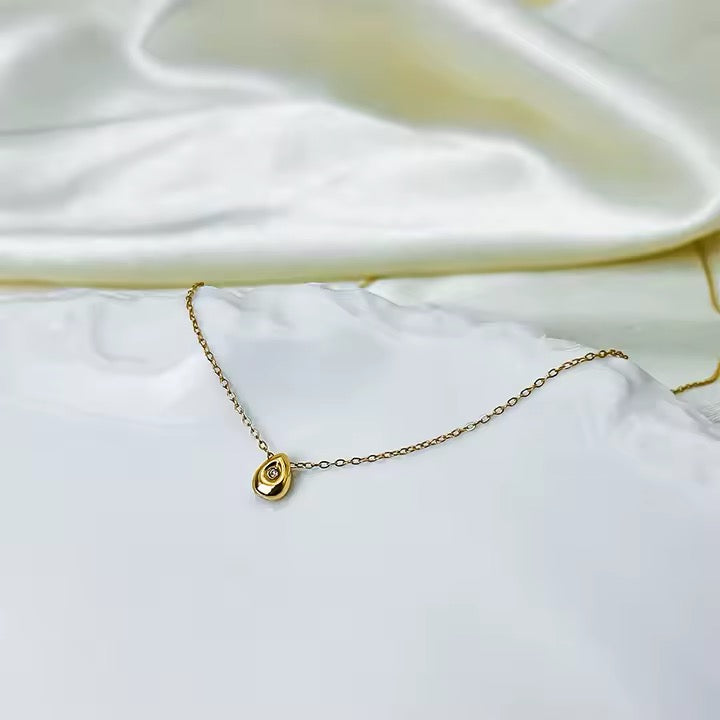 Collana con goccia d'acqua in acciaio inossidabile