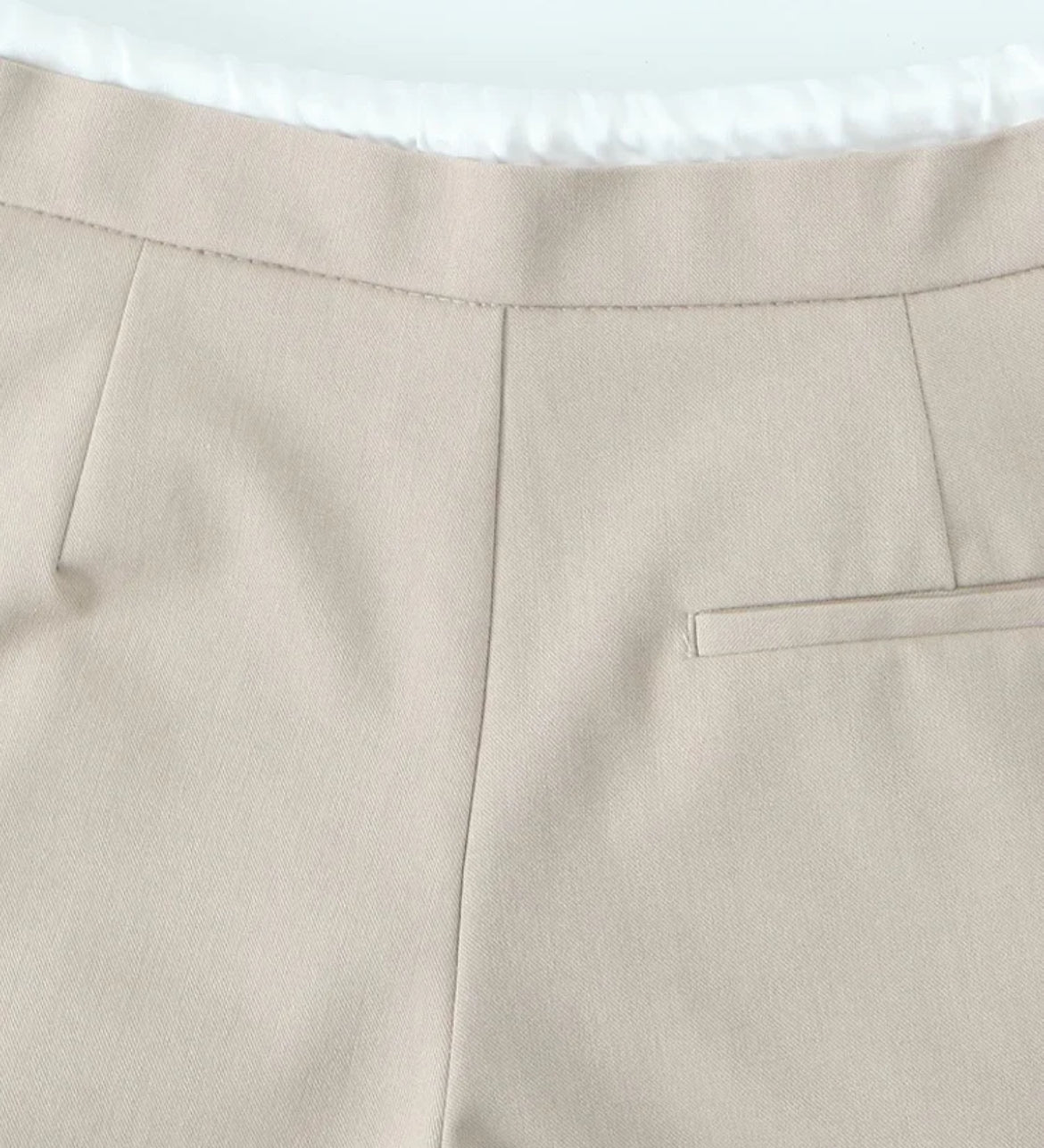 PANTALON À TAILLE ÉLASTIQUE AVEC CORDON