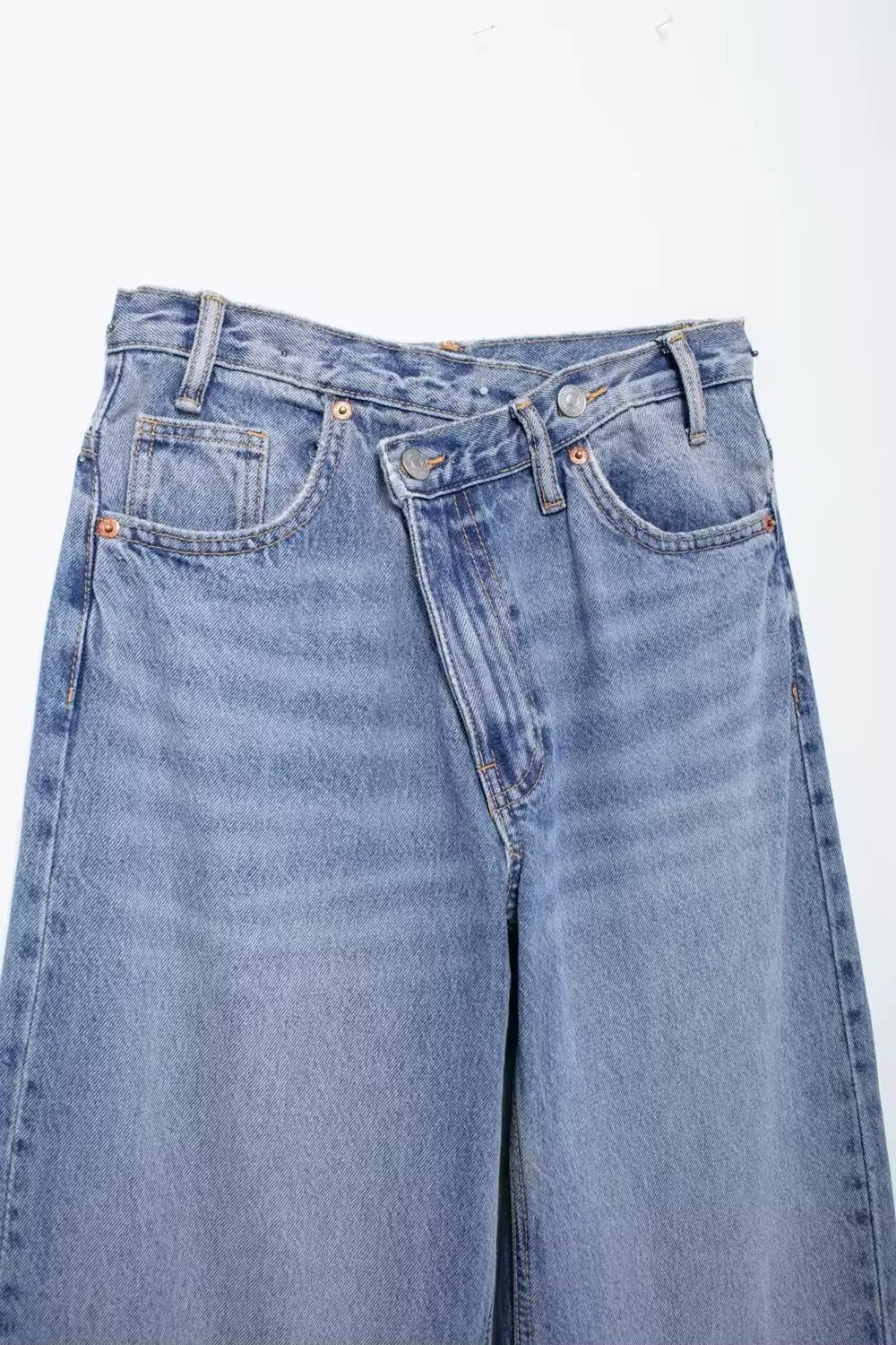 PANTALON À CEINTURE CROISÉE