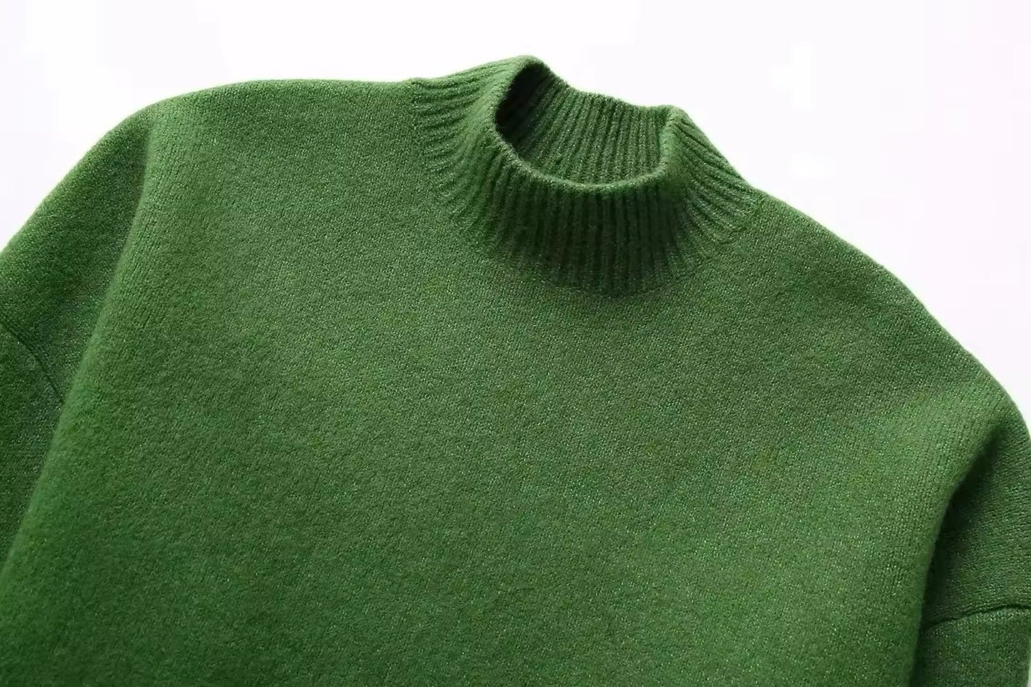 Maglione lavorato a maglia con collo alto 