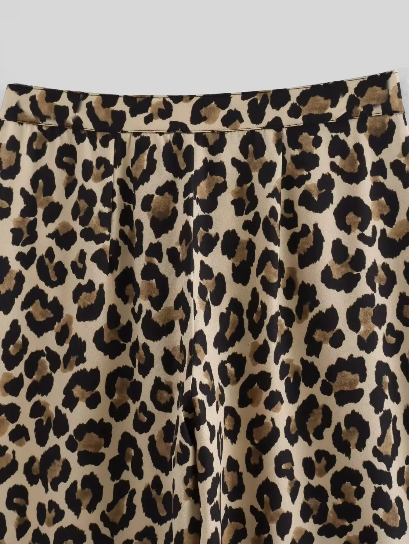 Pantaloni con stampa leopardata • Donna