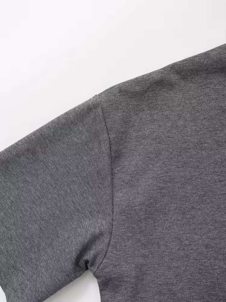 T-shirt oversize minimalista in cotone grigio 