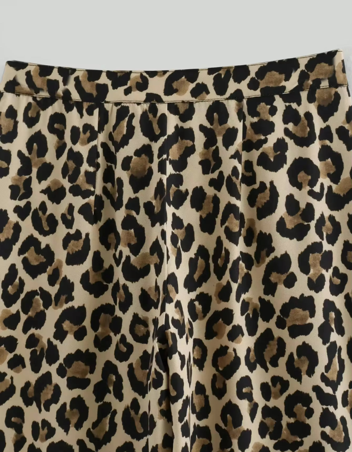 Pantaloni con stampa leopardata • Donna