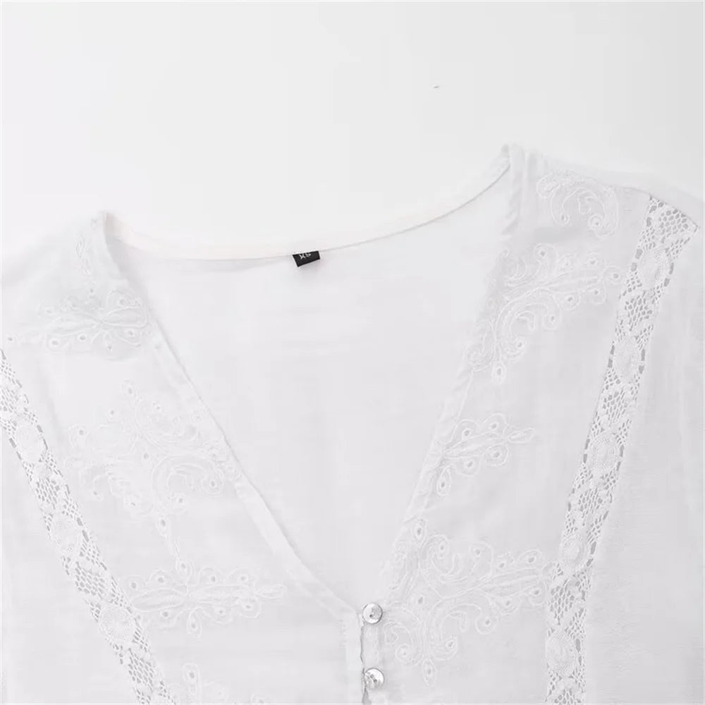 Blusa ricamata decorata con pizzo 